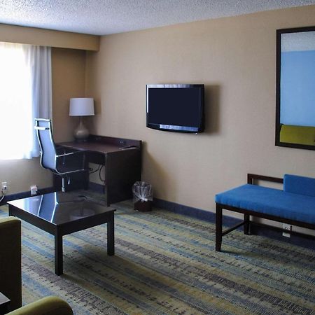 Clarion Hotel Conference Center - North Lexington Exteriör bild