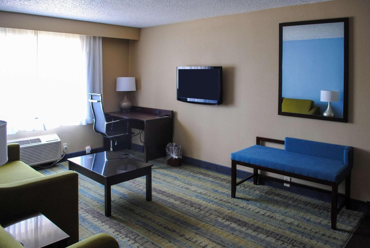 Clarion Hotel Conference Center - North Lexington Exteriör bild