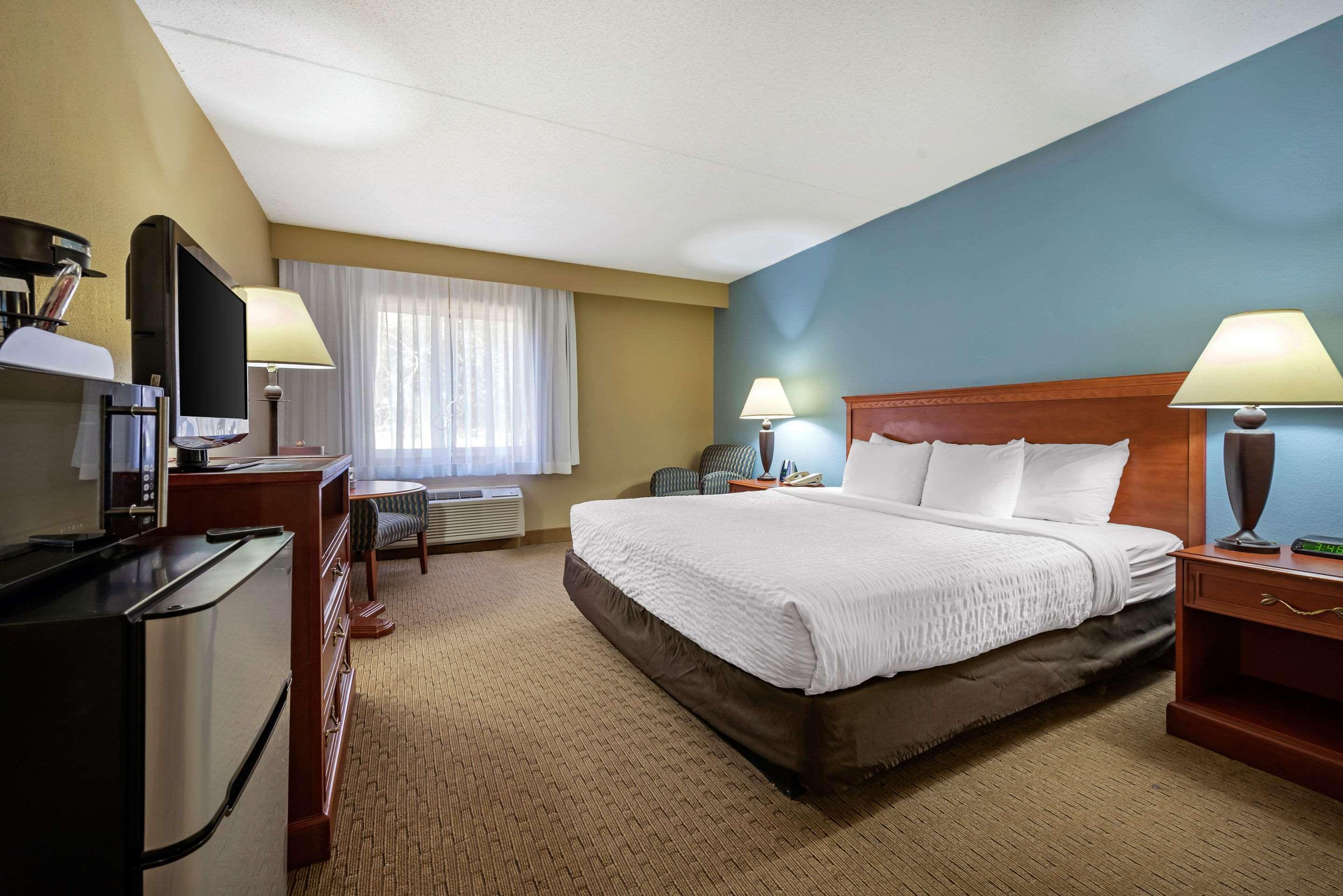 Clarion Hotel Conference Center - North Lexington Exteriör bild