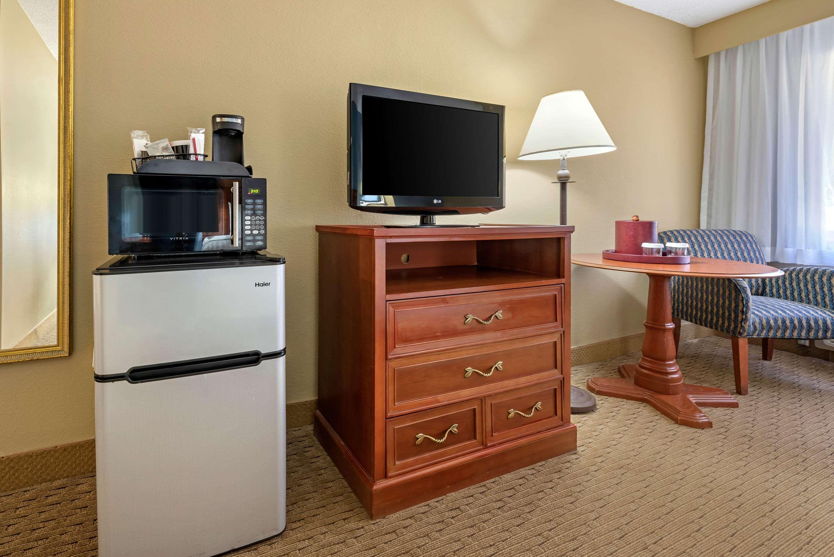 Clarion Hotel Conference Center - North Lexington Exteriör bild