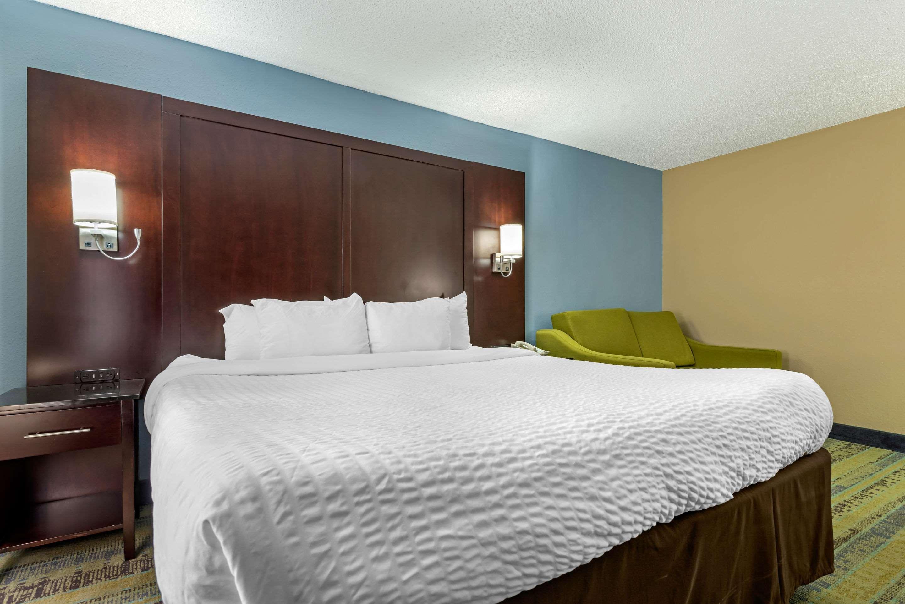 Clarion Hotel Conference Center - North Lexington Exteriör bild