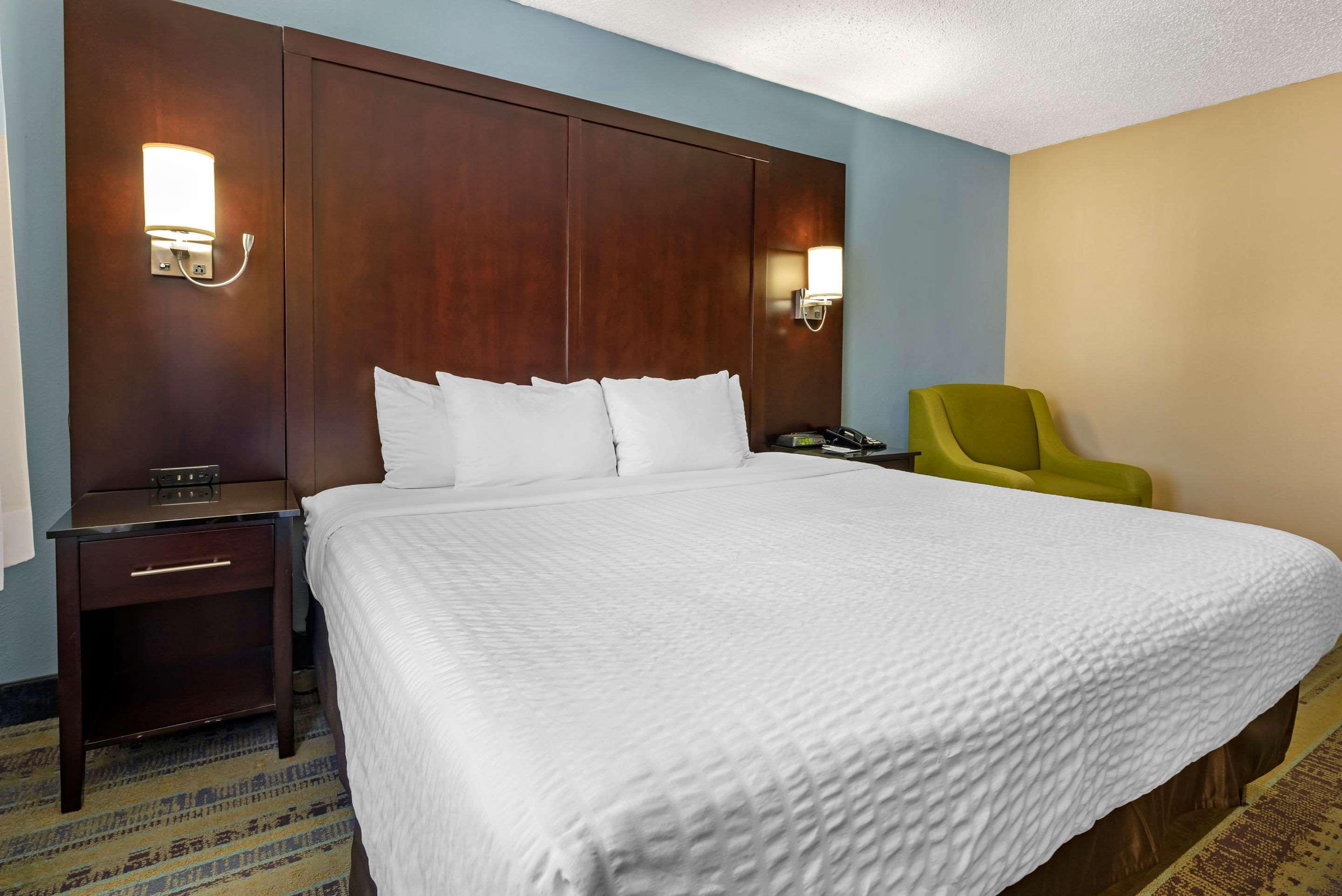 Clarion Hotel Conference Center - North Lexington Exteriör bild