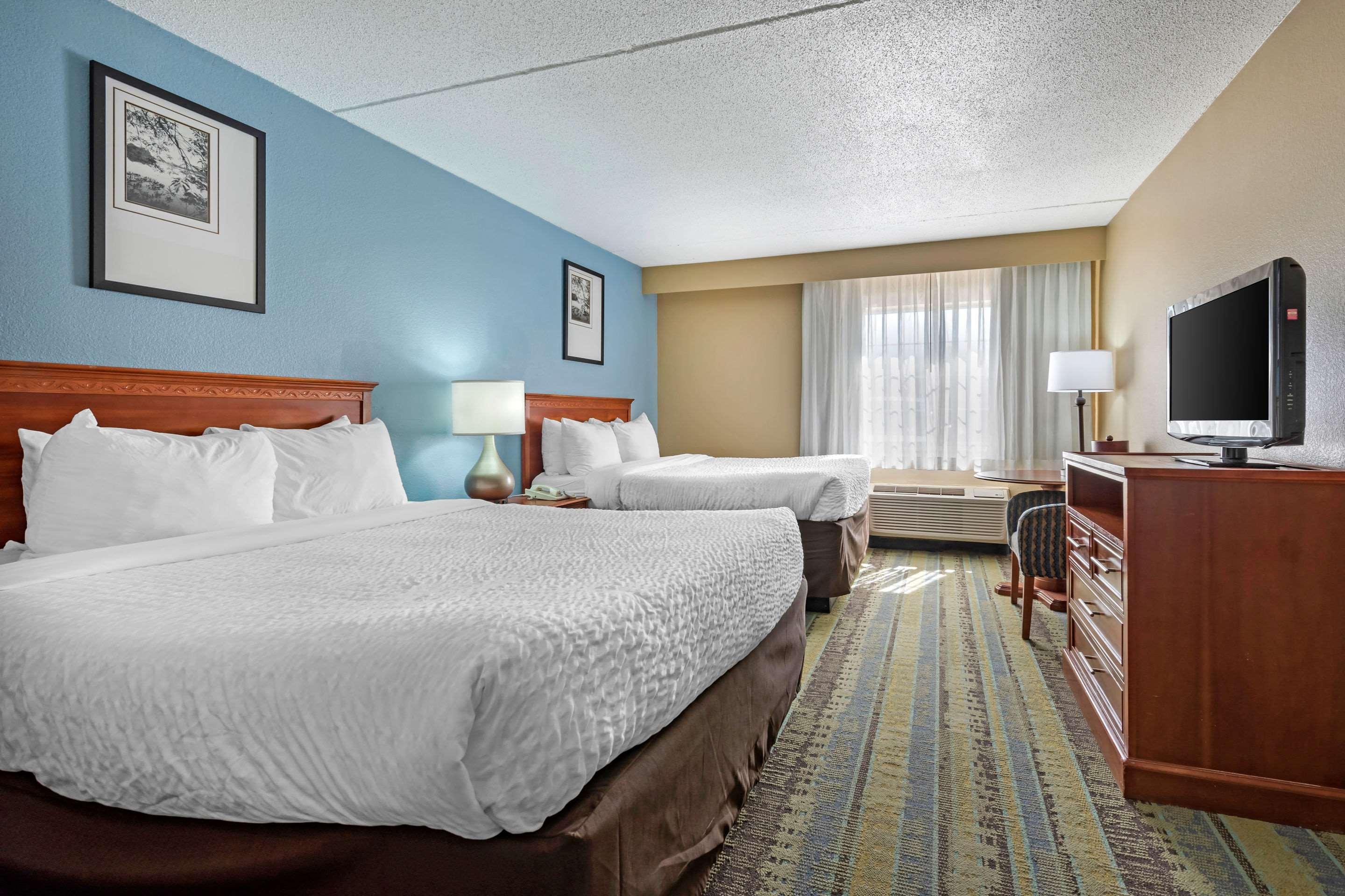 Clarion Hotel Conference Center - North Lexington Exteriör bild