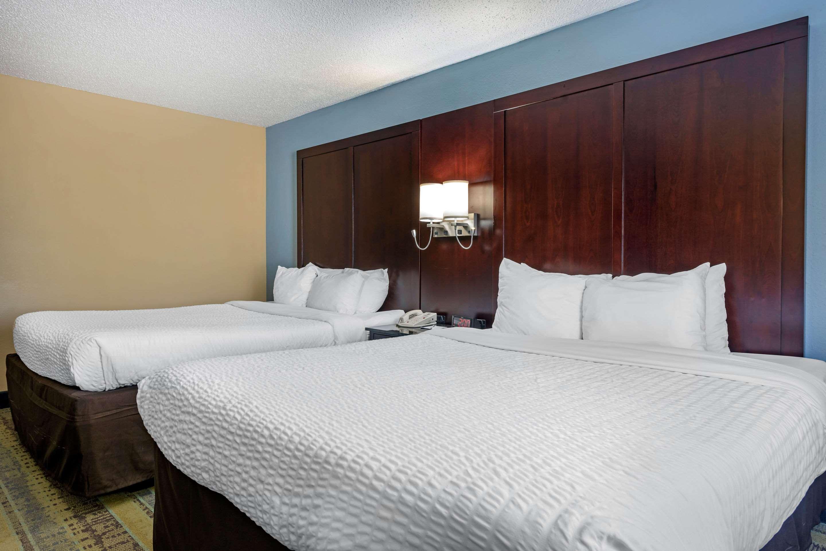 Clarion Hotel Conference Center - North Lexington Exteriör bild