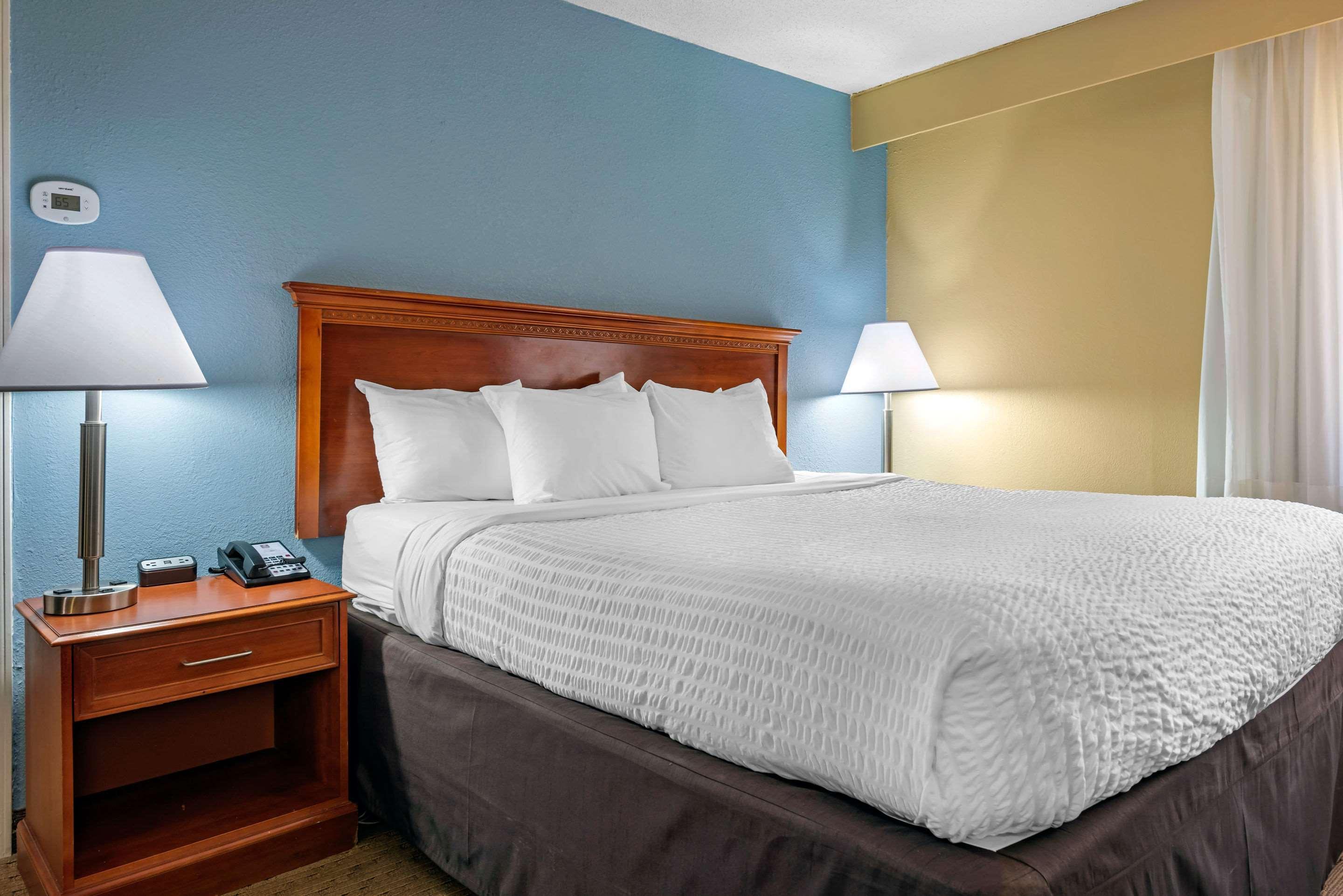 Clarion Hotel Conference Center - North Lexington Exteriör bild