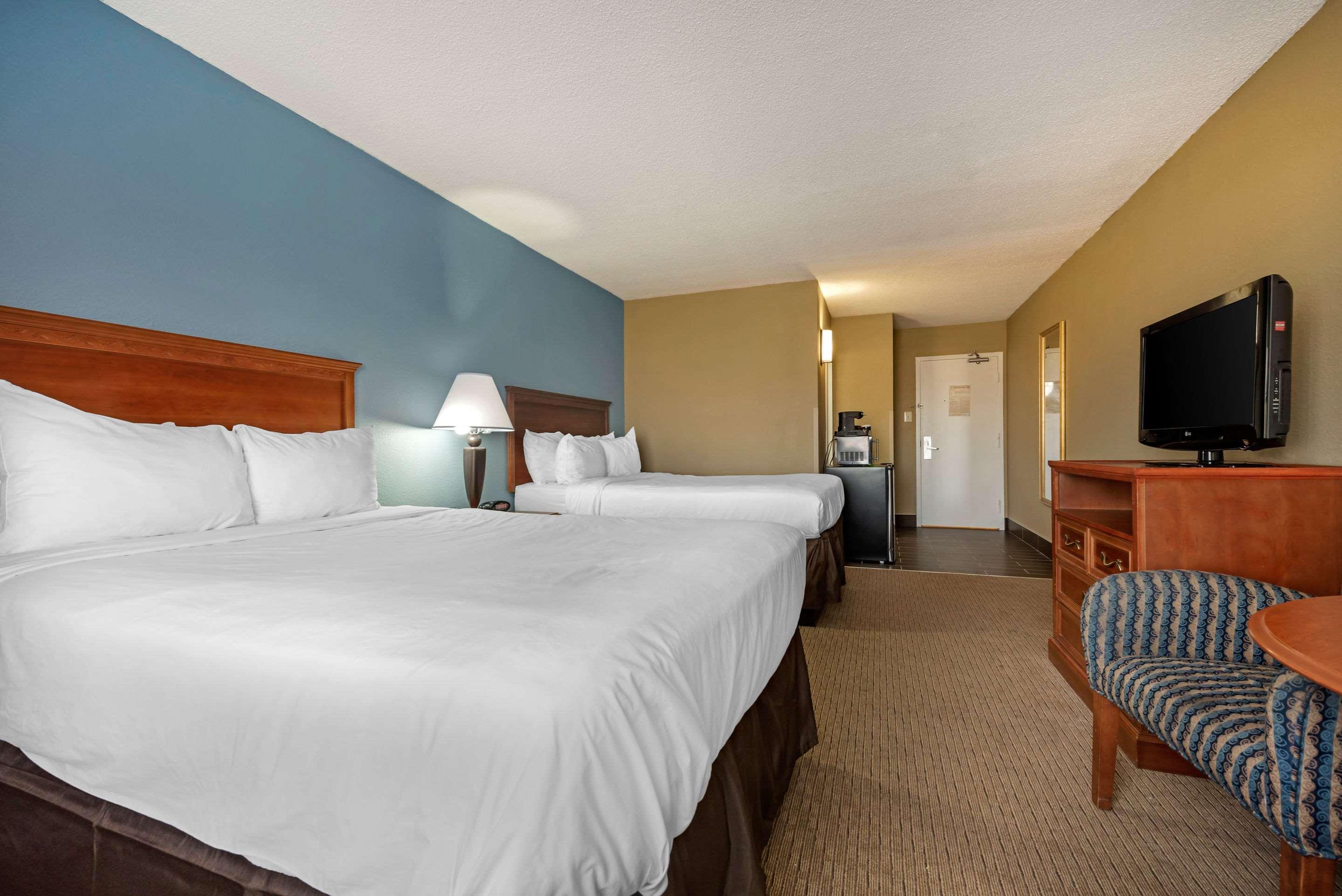 Clarion Hotel Conference Center - North Lexington Exteriör bild