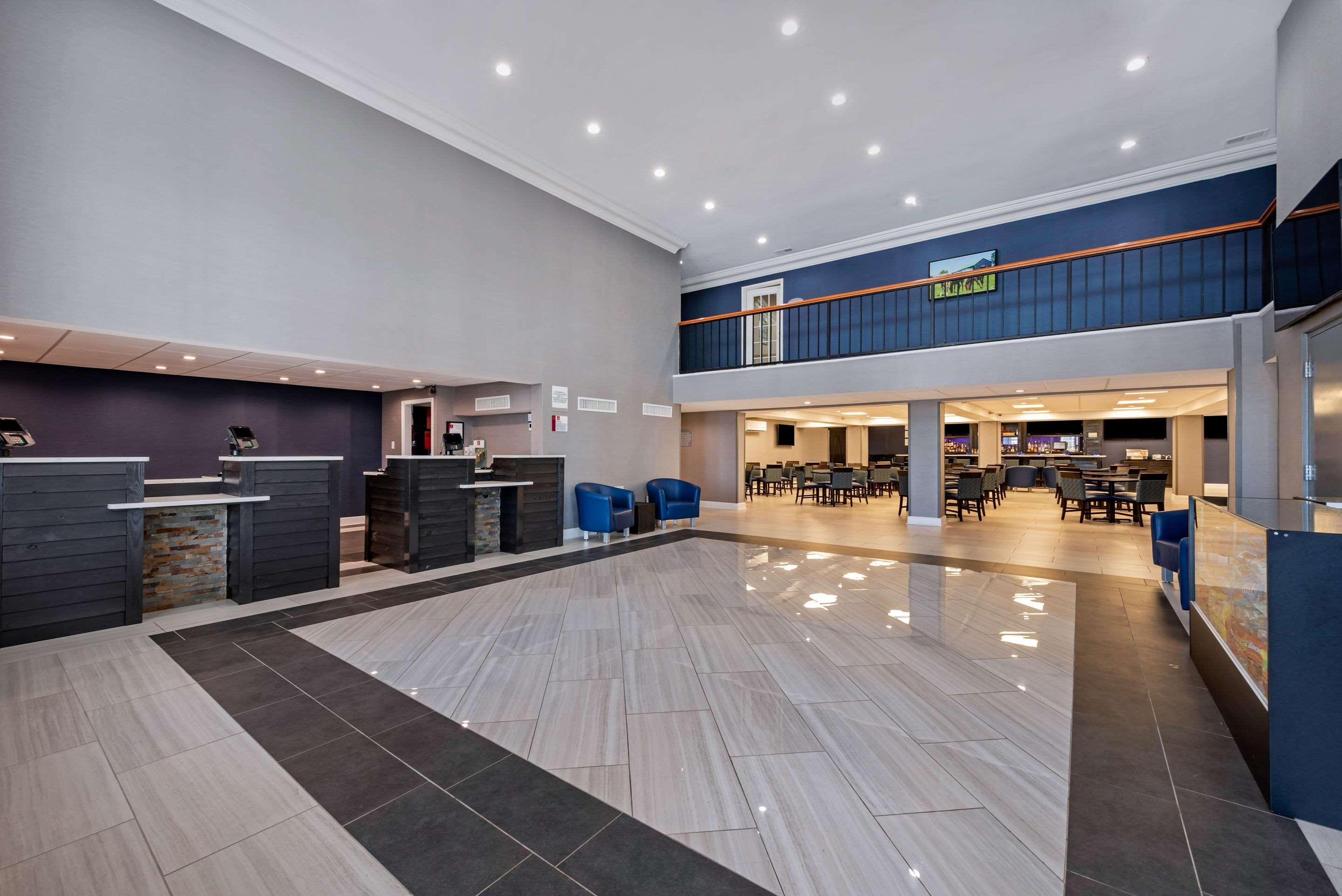 Clarion Hotel Conference Center - North Lexington Exteriör bild