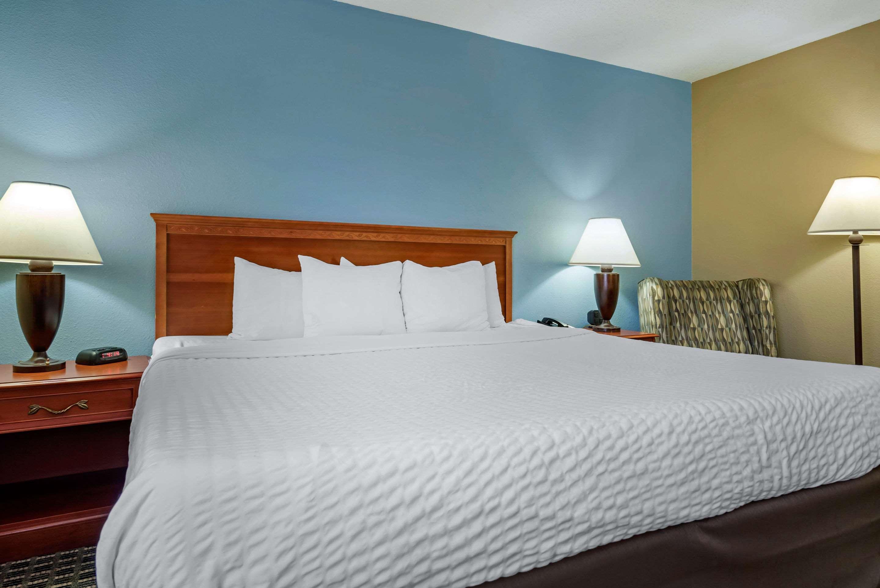 Clarion Hotel Conference Center - North Lexington Exteriör bild
