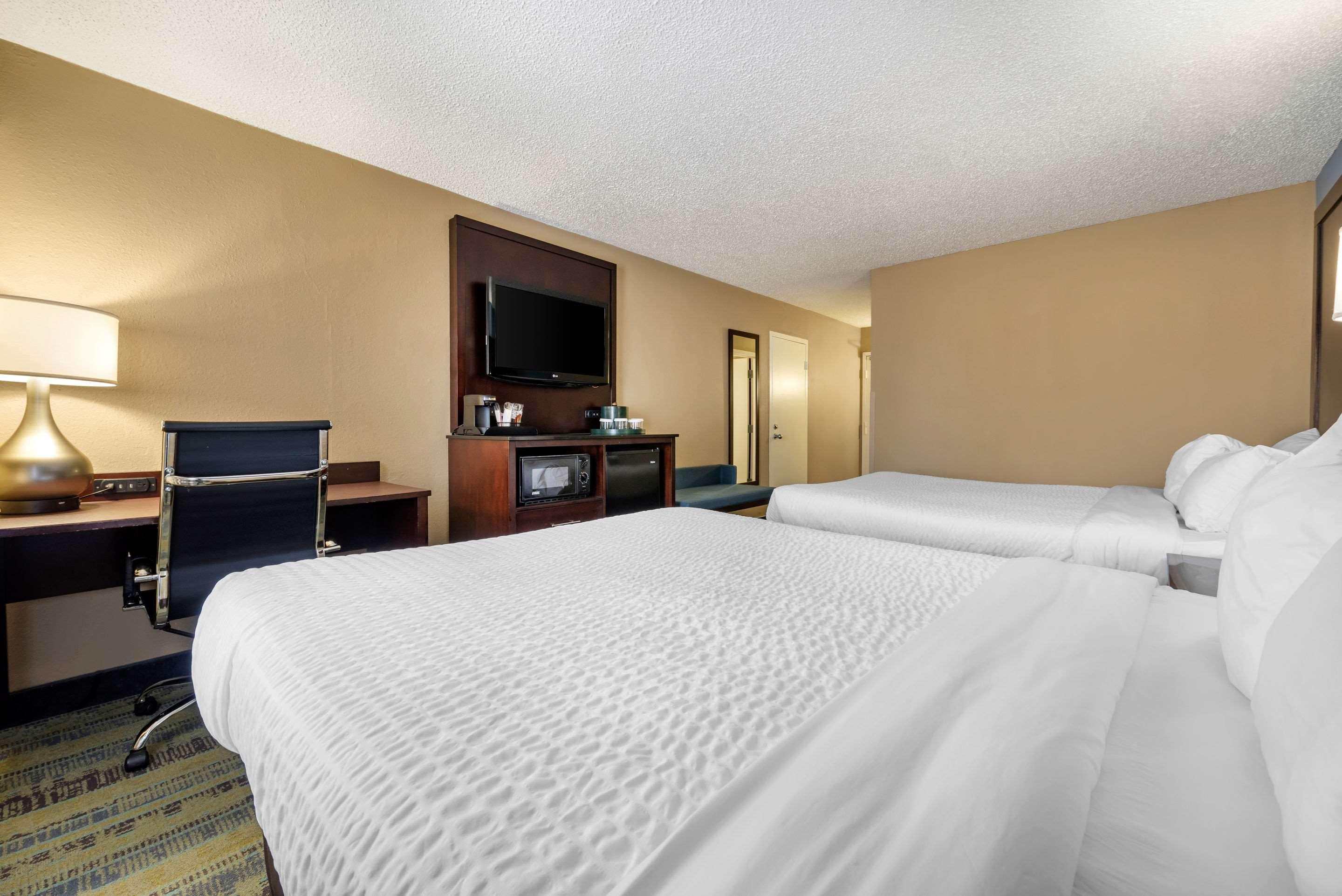Clarion Hotel Conference Center - North Lexington Exteriör bild