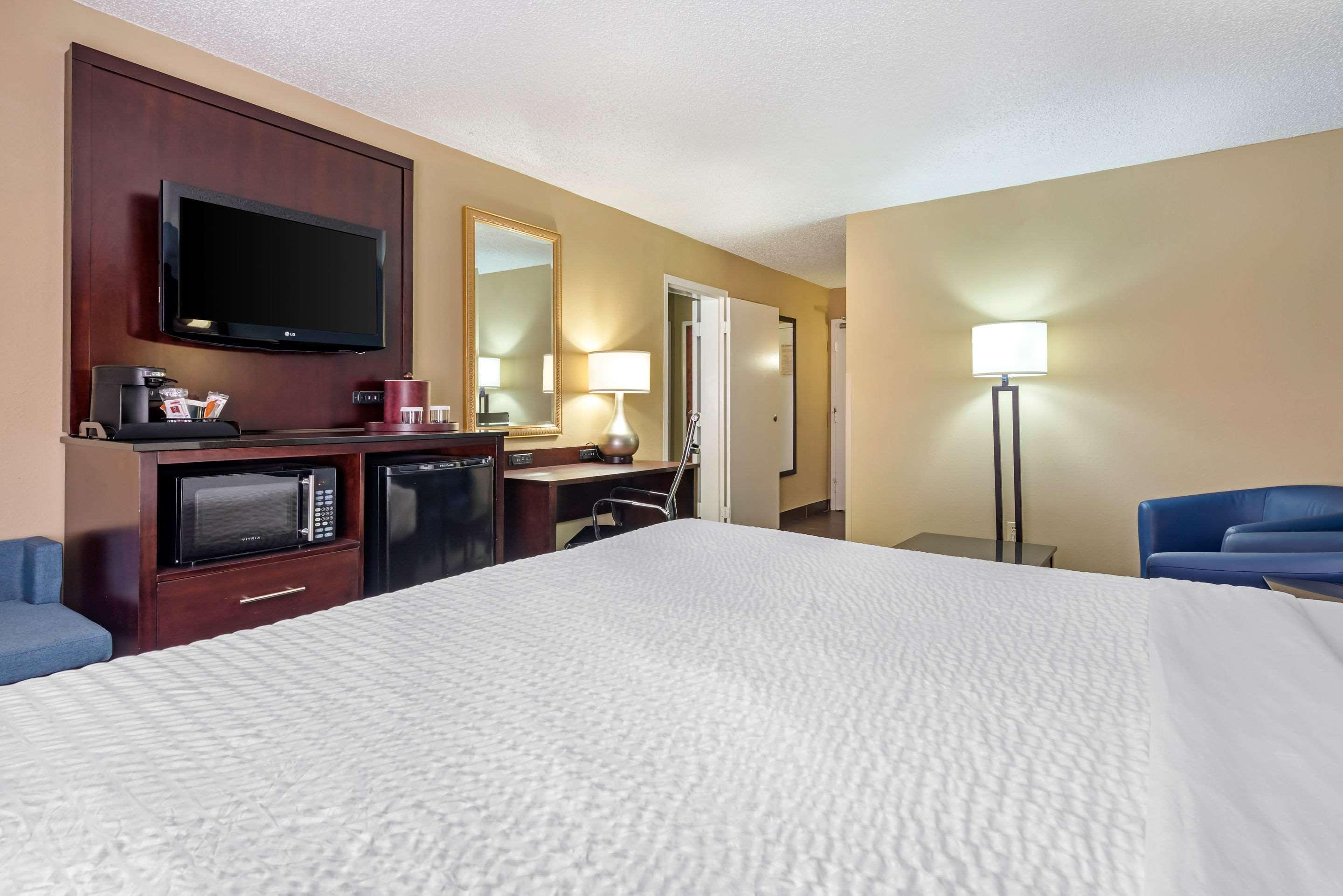 Clarion Hotel Conference Center - North Lexington Exteriör bild