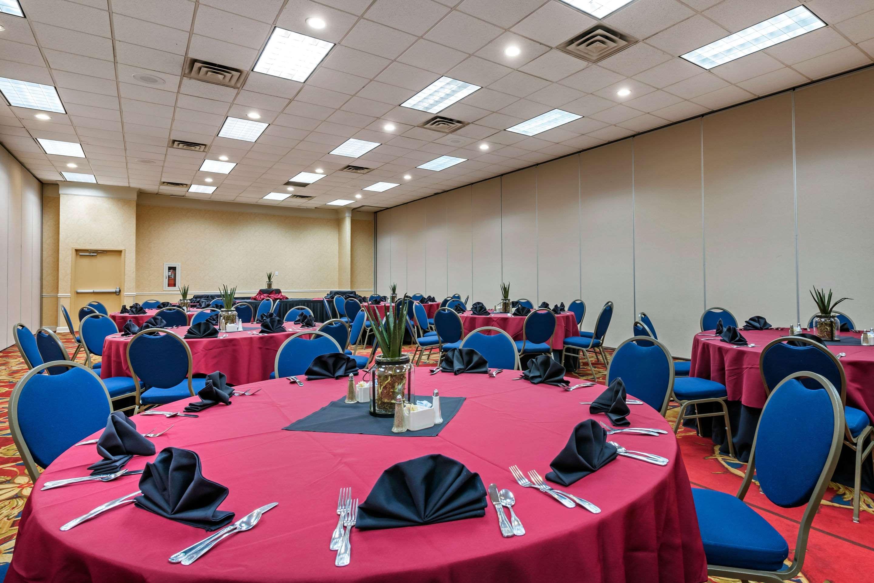 Clarion Hotel Conference Center - North Lexington Exteriör bild