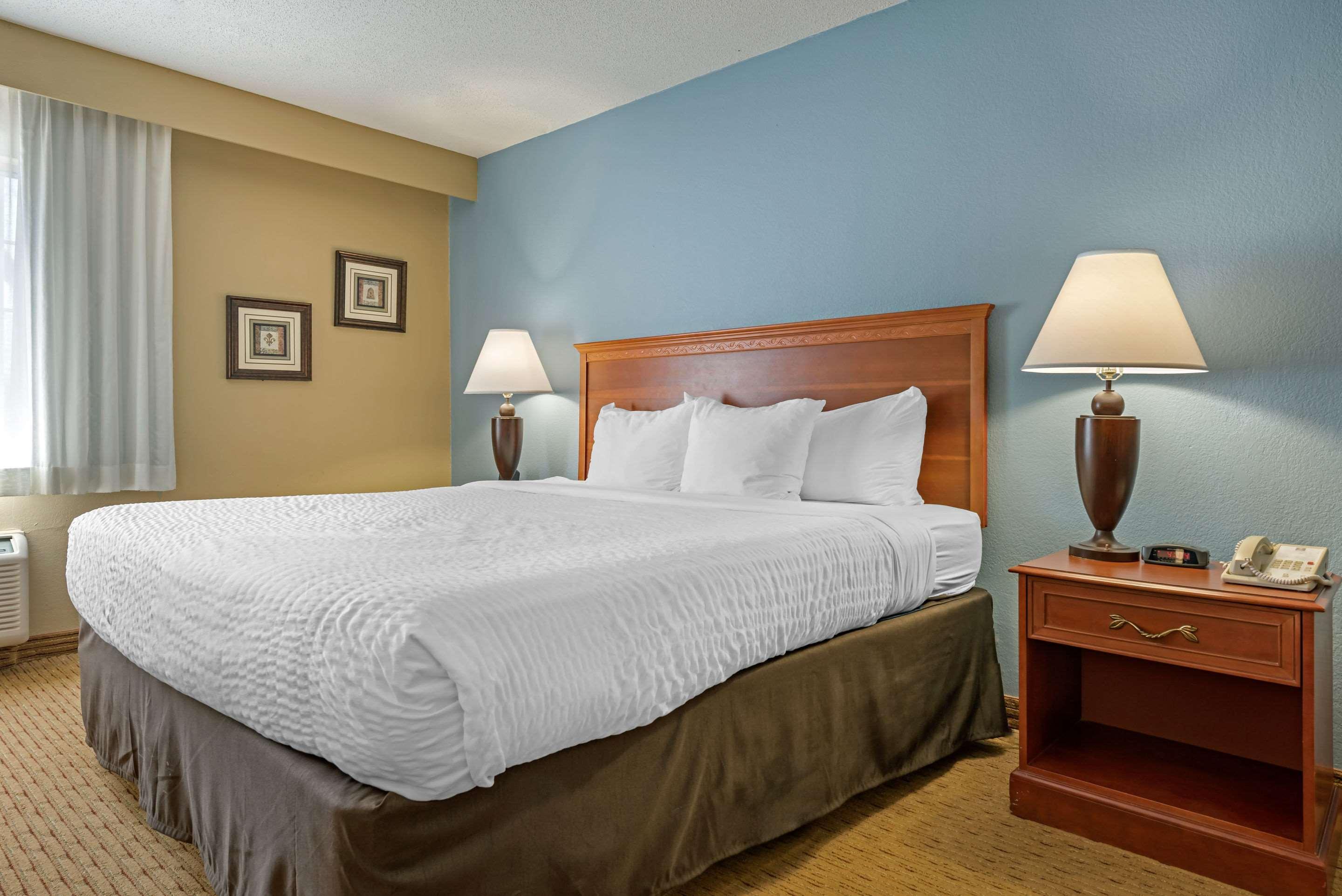 Clarion Hotel Conference Center - North Lexington Exteriör bild