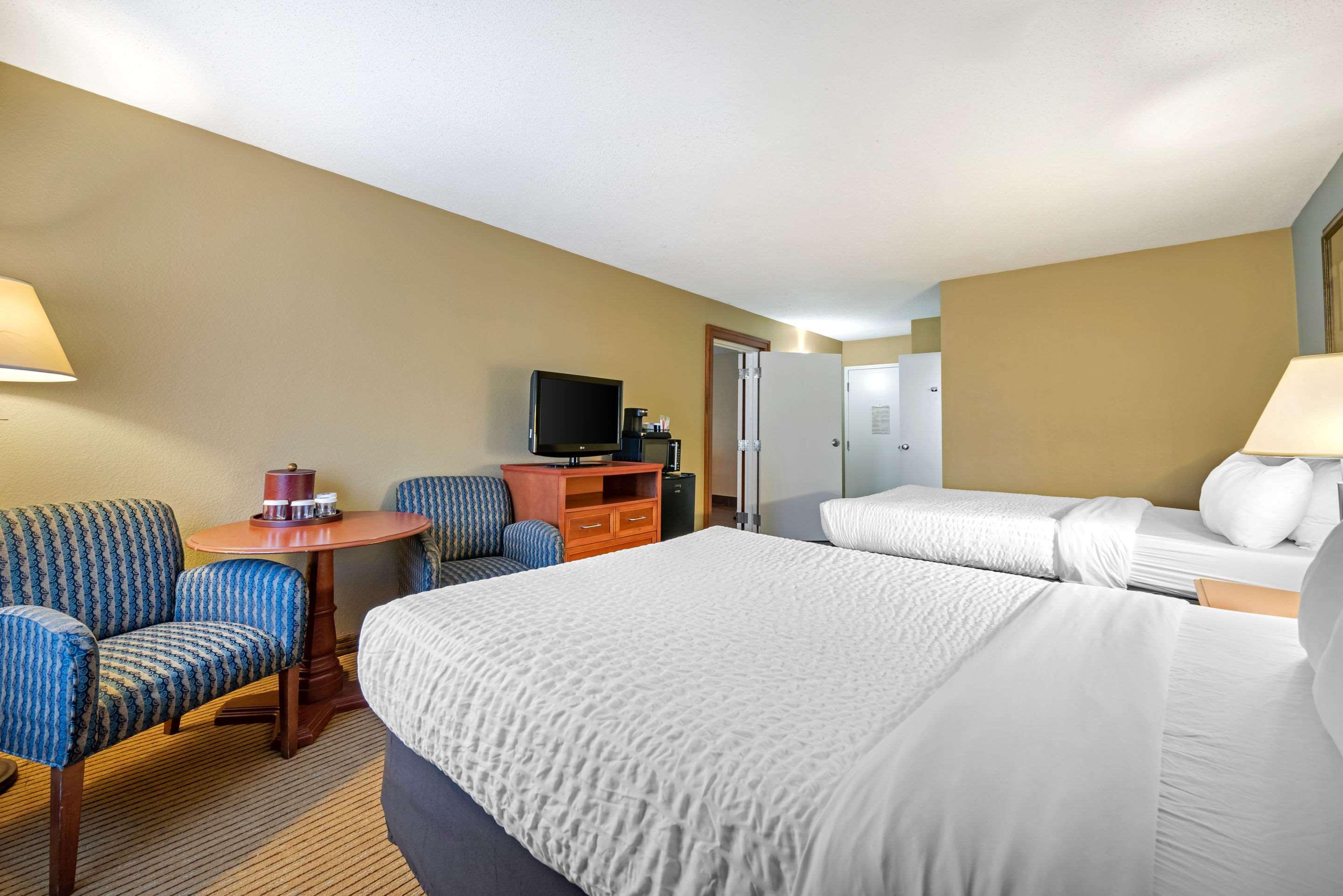 Clarion Hotel Conference Center - North Lexington Exteriör bild