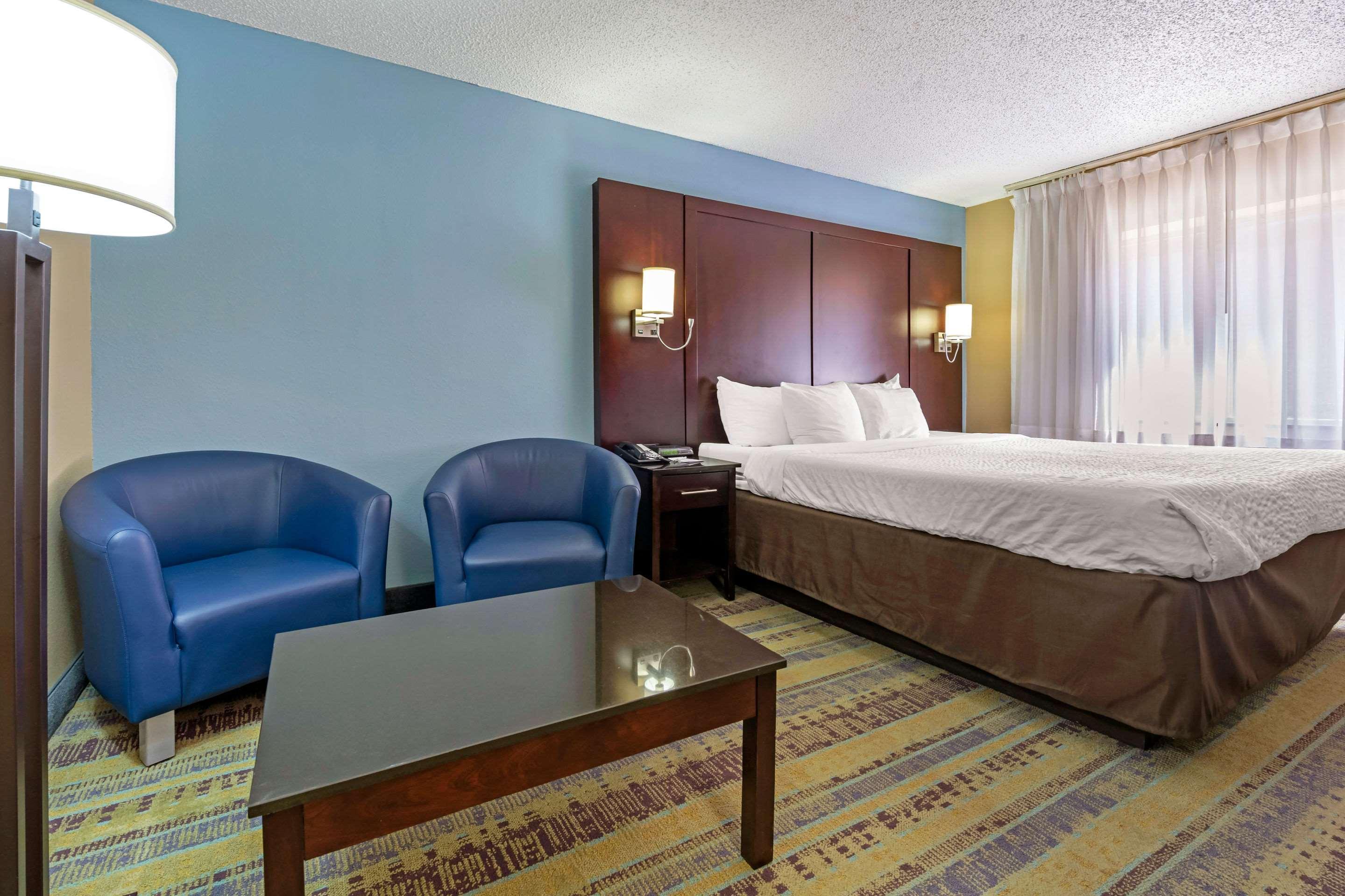 Clarion Hotel Conference Center - North Lexington Exteriör bild